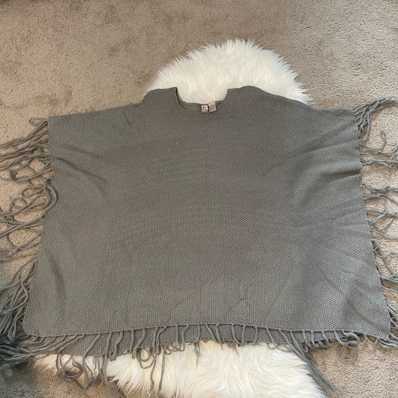H&M Knit Poncho - Picture 1 of 2